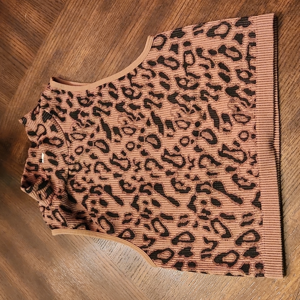 Leopard print crop tank
